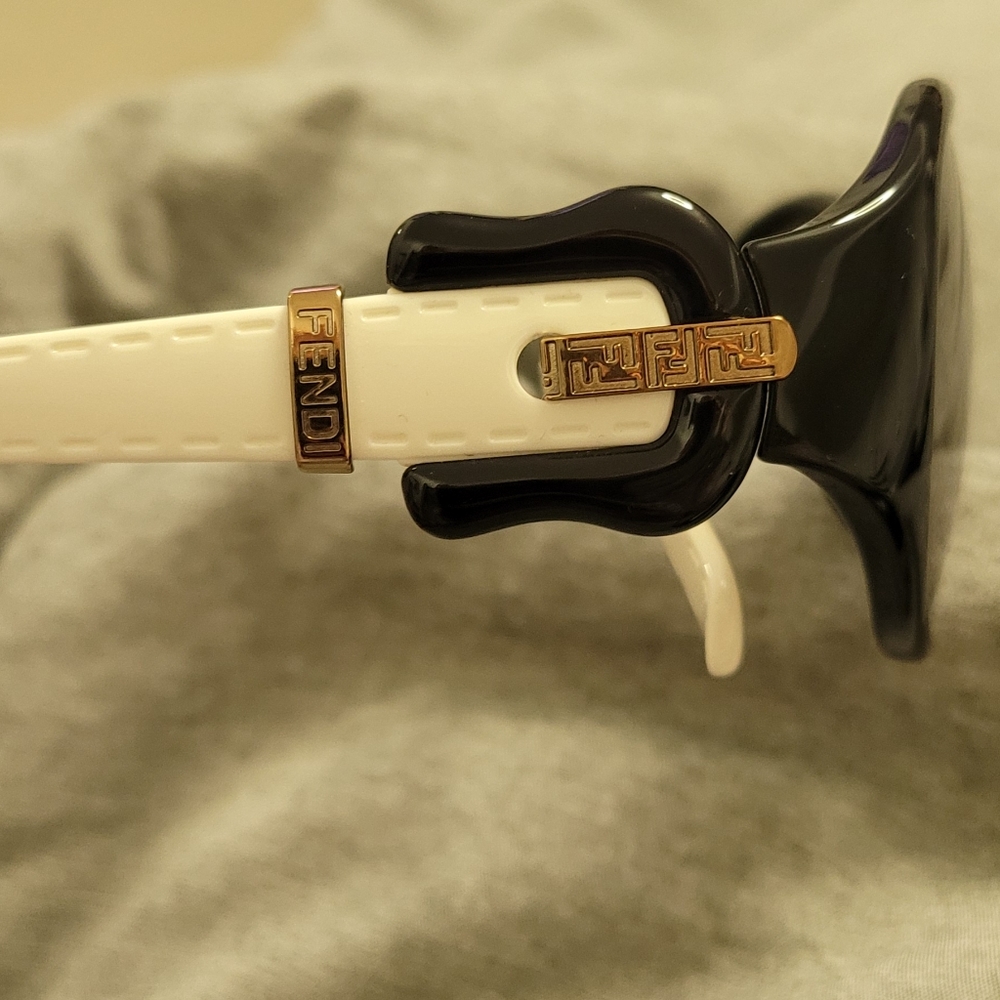 FENDI SUNGLASSES - Picture 9 of 11